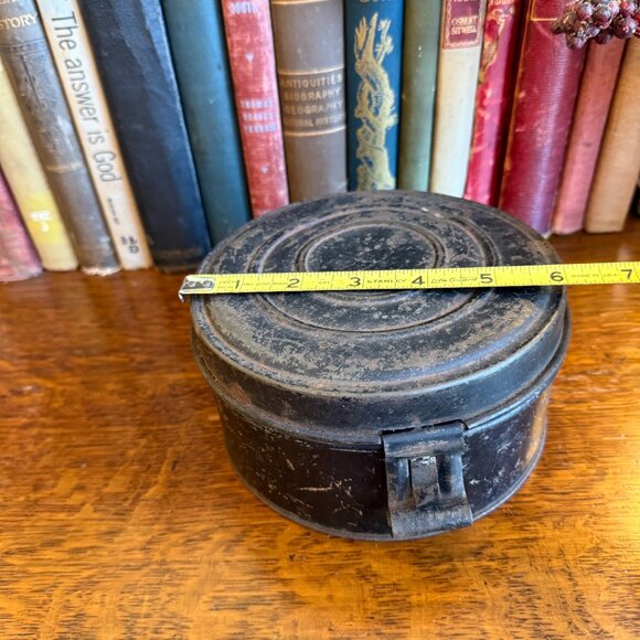 Primitive Antique 1800s Round Spice Tin with 4 Canisters - Picture 8 of 17